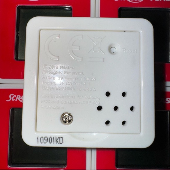 SCRABBLE FLASH ELECTRONICS GAME Retro fun with friends and family - Picture 4 of 6